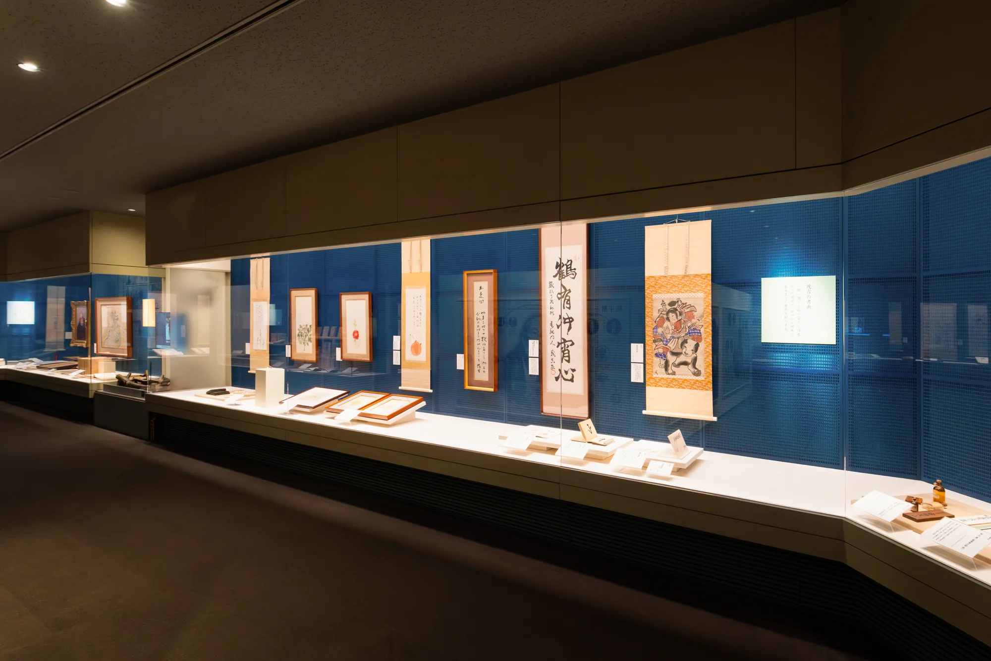 Display introducing Mokichi's calligraphy and paintings